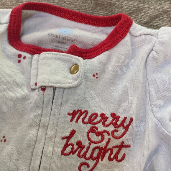 Cloud Island 0-3 Month Baby Girl Christmas Pajamas Romper with Ruffle Butt Hat - Picture 3 of 4